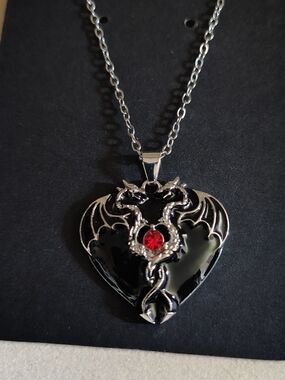 🐲📿✨ NEW ✨ Silver Gothic Double Dragon Black Heart Crystal Necklace 🐲📿